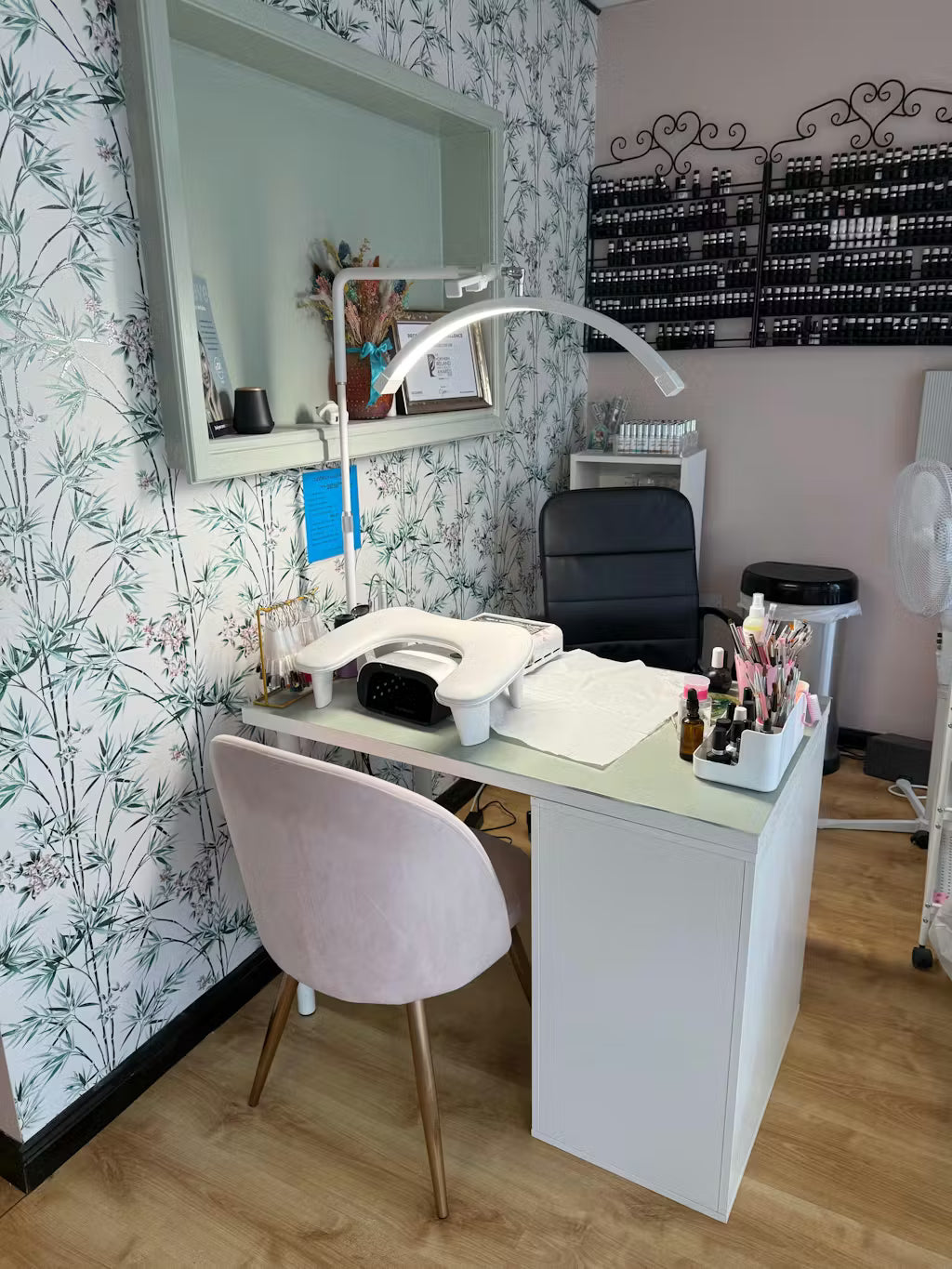 Half Moon Beauty Desk Nagellampa 25" - Klämfäste, Utdragbar