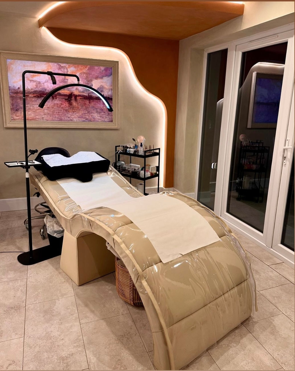 beauty lamp with tray attachment