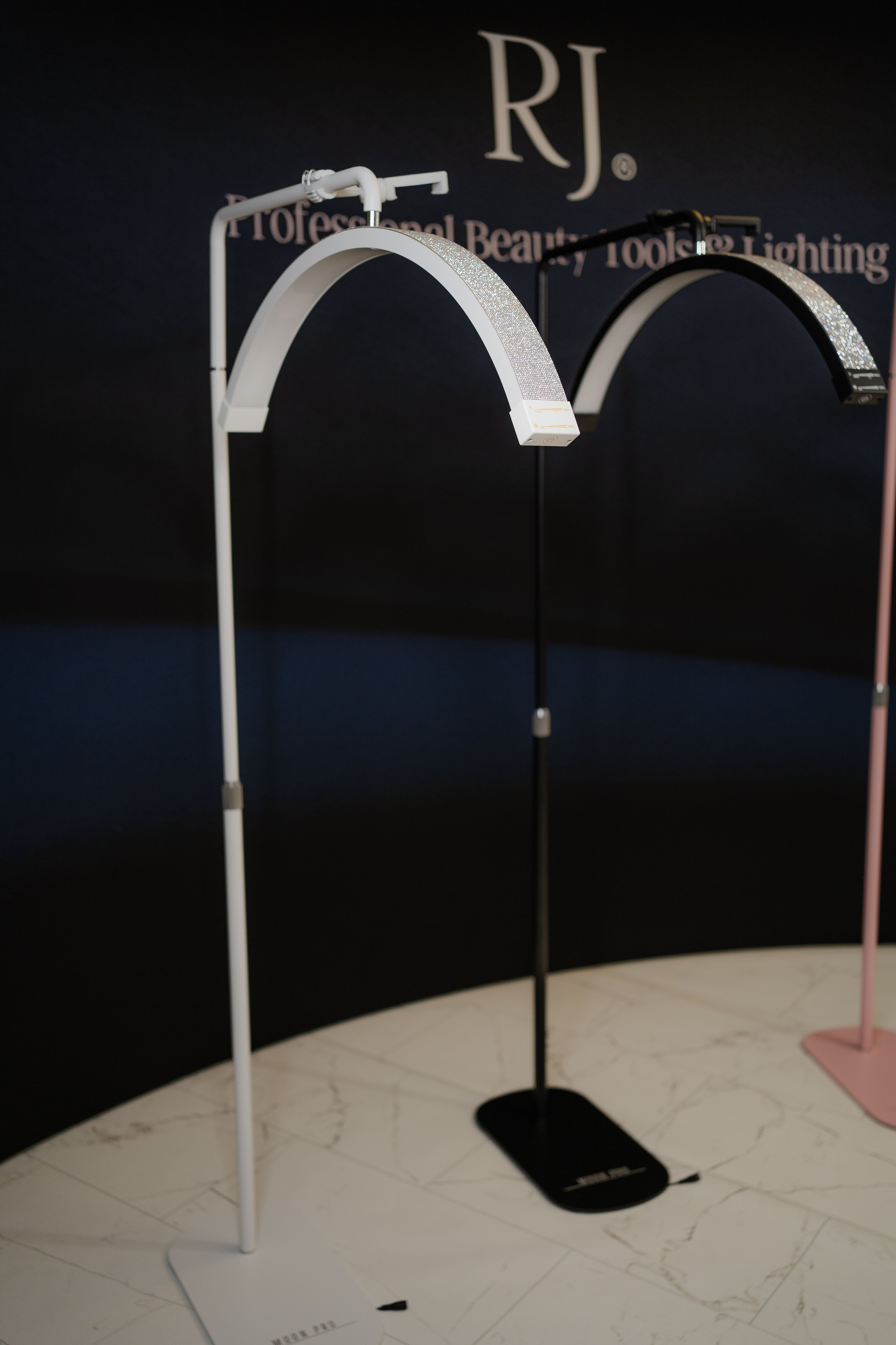 Weißer schwarzer Halbmond Beauty Light