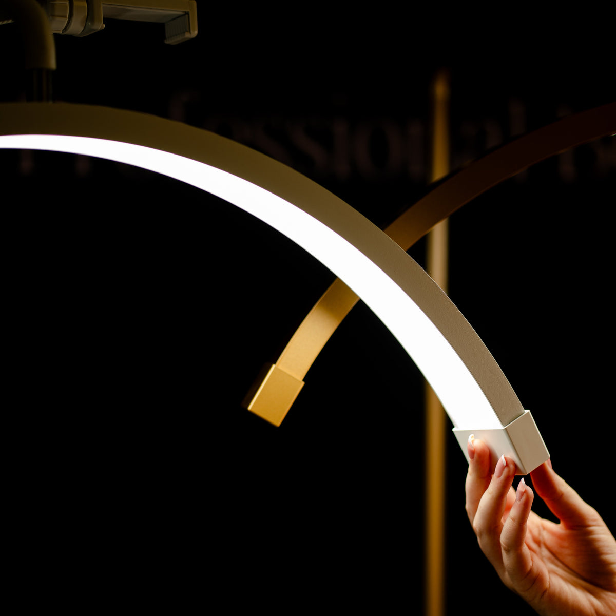 Halfmaanlamp met meerdere lichtinvalshoeken - Professionele LED-schoonheidslamp 28” - RJ Moon Pro® X
